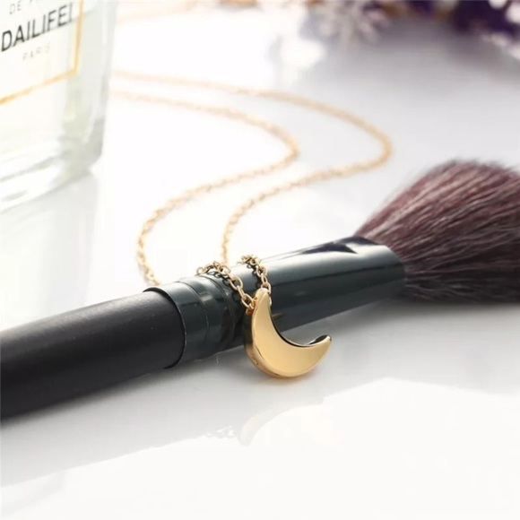 NEW Cute Dainty Gold Moon Necklace - Picture 4 of 6